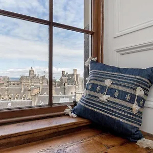 Apartment Stunning Panoramic Views: Heart Of The Royal Mile, Edinburgh